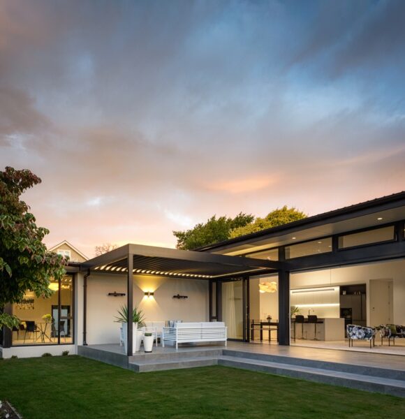 017-Louvretec-Exterior-Burgess-4