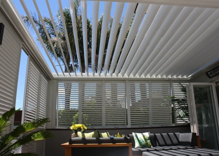 Modern louvered pergola finishes and profiles