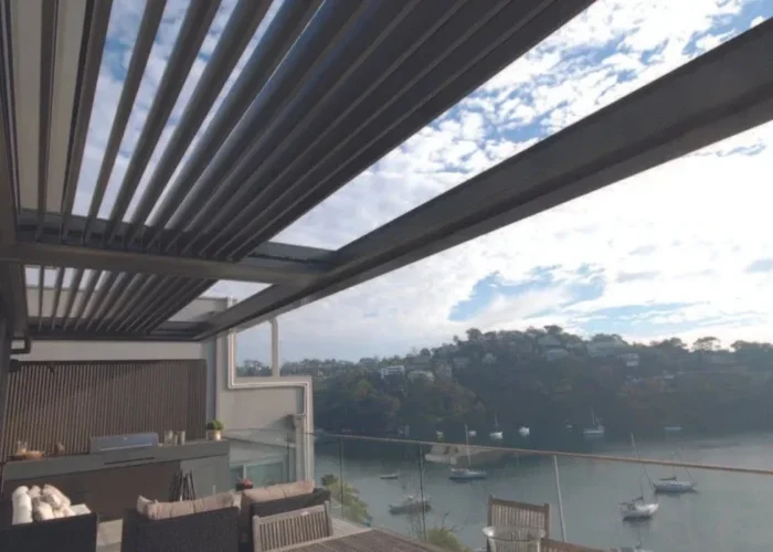 Retractable louvers 06